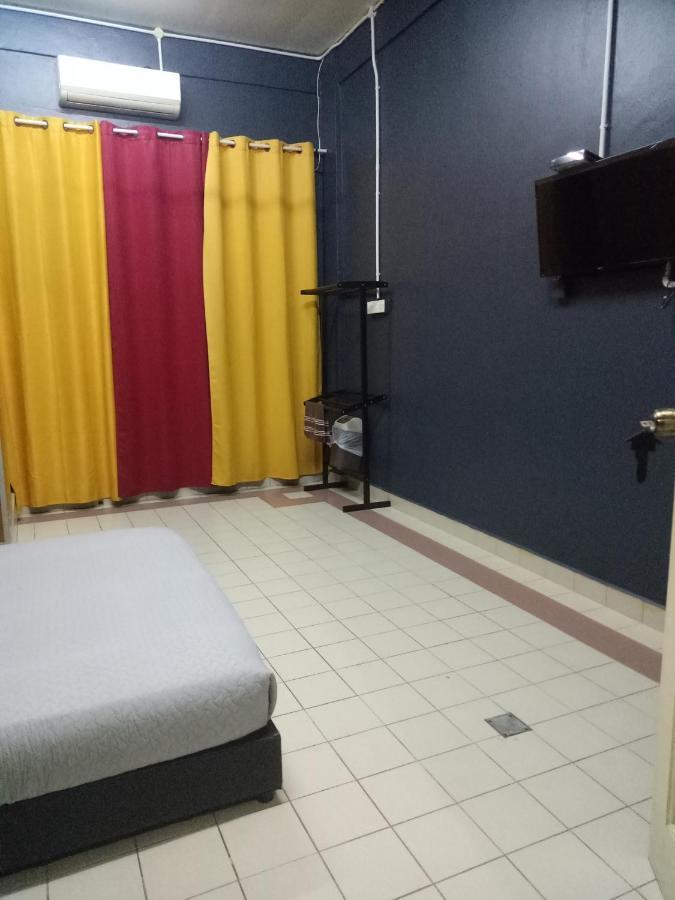 Kuala Besut Jetty Budget Hotel Ain - In Front Of Kuala Besut Jetty Exterior photo