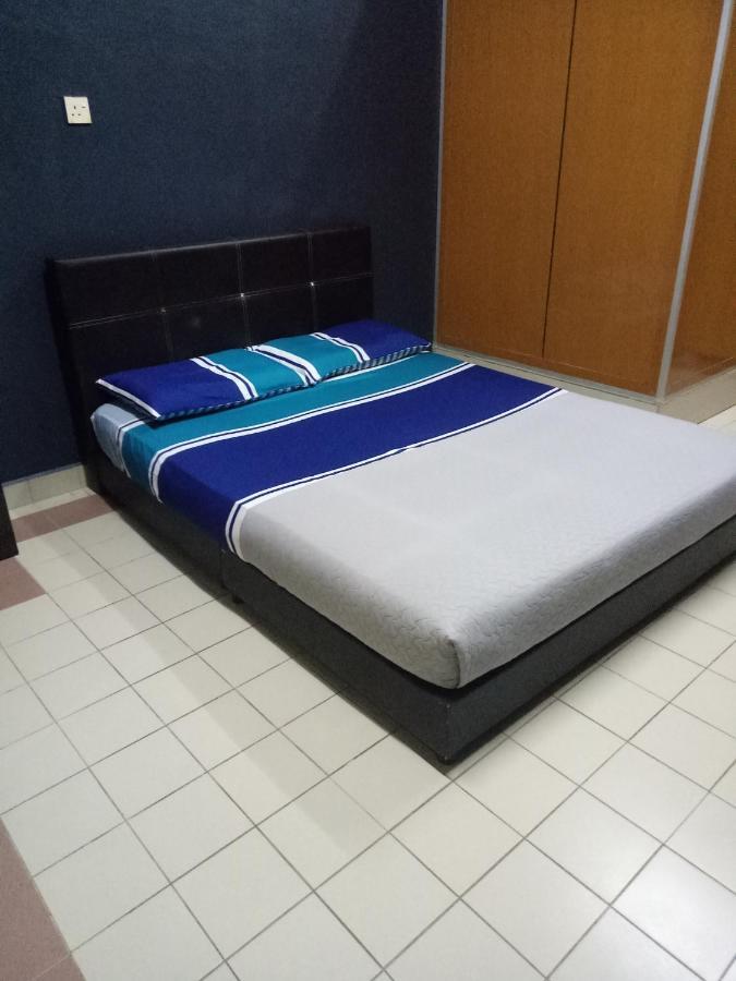 Kuala Besut Jetty Budget Hotel Ain - In Front Of Kuala Besut Jetty Exterior photo